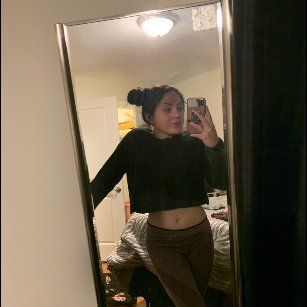 Green crop top sweater, good condition and warm